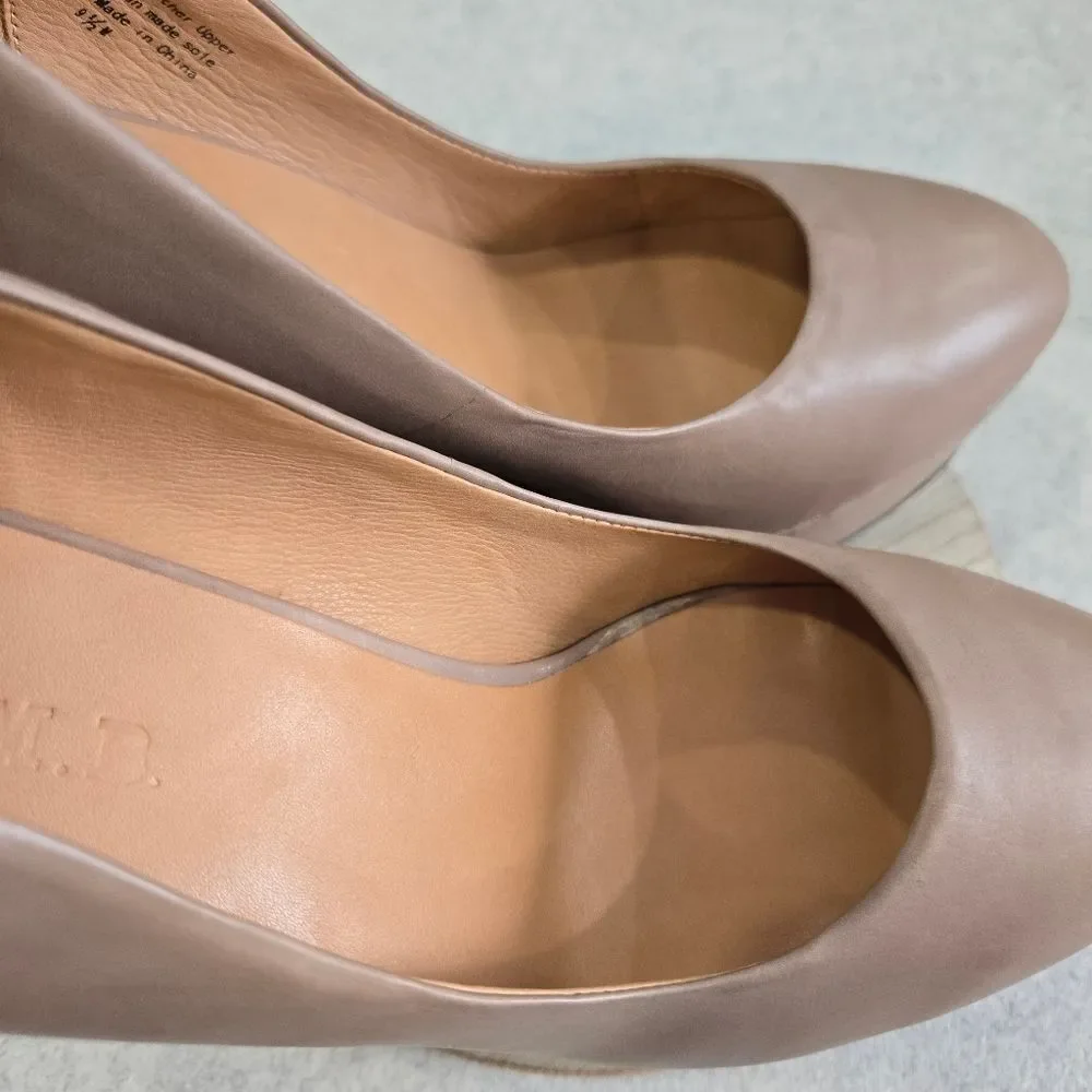 🐢 L.A.M.B. Women Novice Taupe High Wedge Slip On Size 9.5 Pumps
